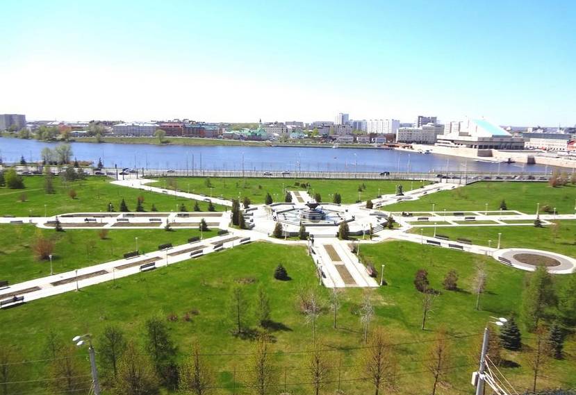 Вид с воздуха на парк тысячелетия Казани