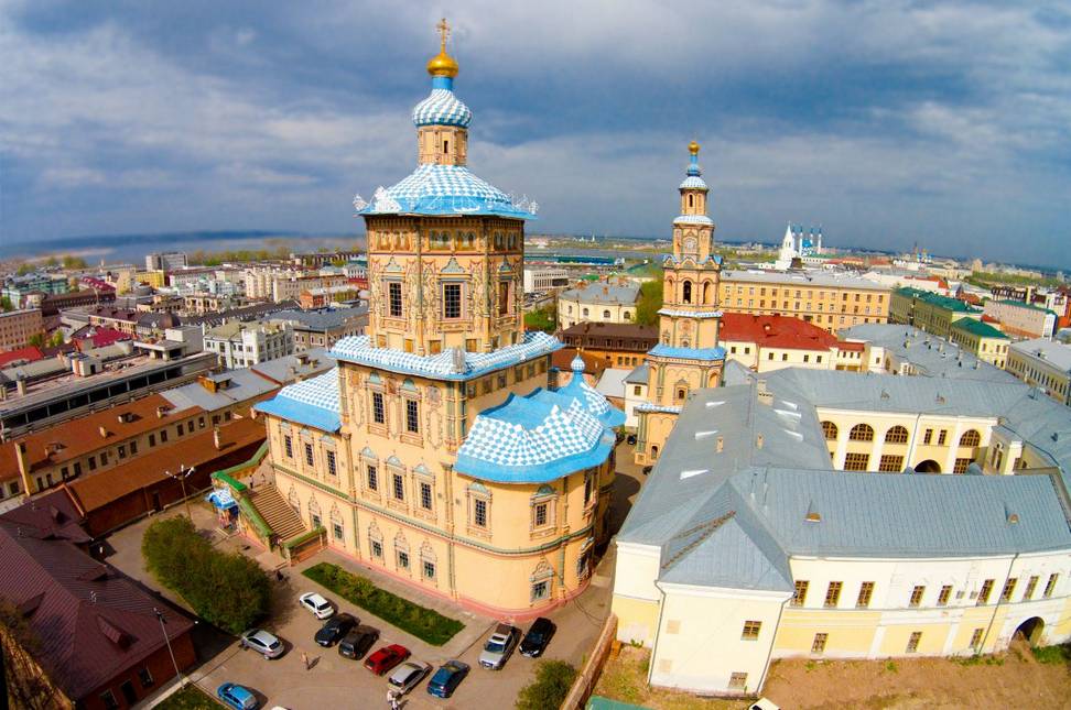 Вид на Петропавловский собор в Казани